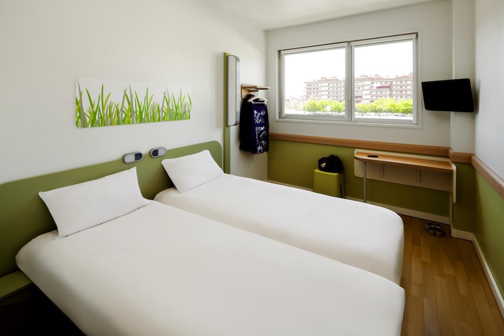 Ibis Budget Barcelona Sant Andreu De La Barca Eksteriør billede